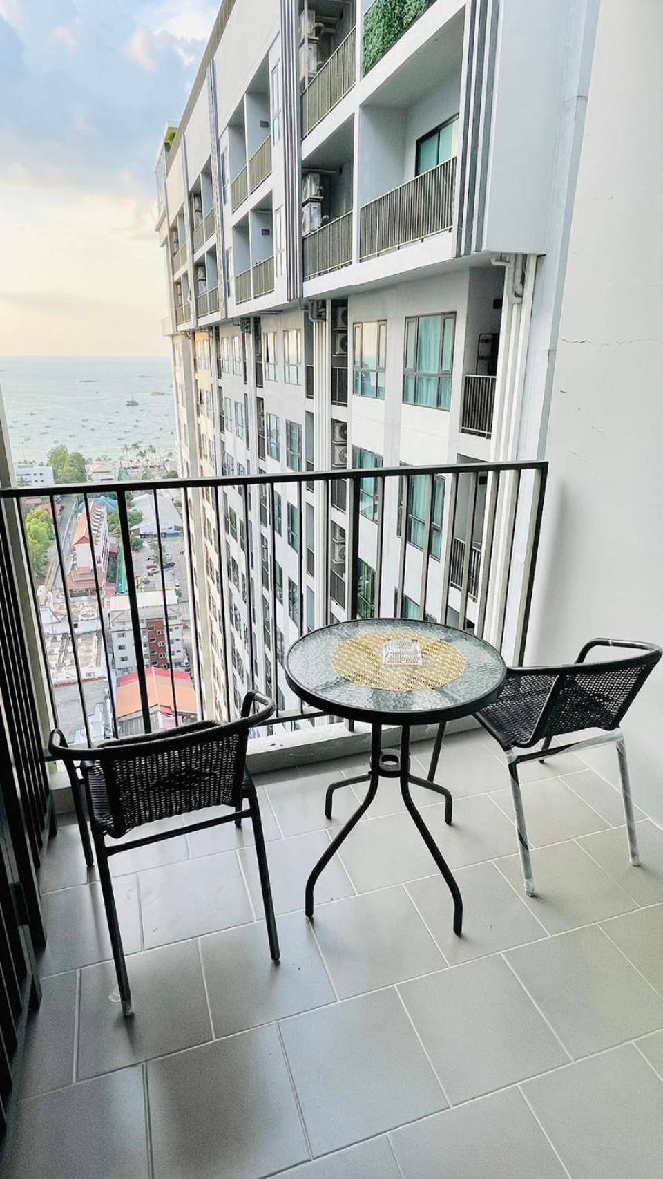 The Base Central Pattaya 2 Bed 2 Bath By Numam Exterior foto